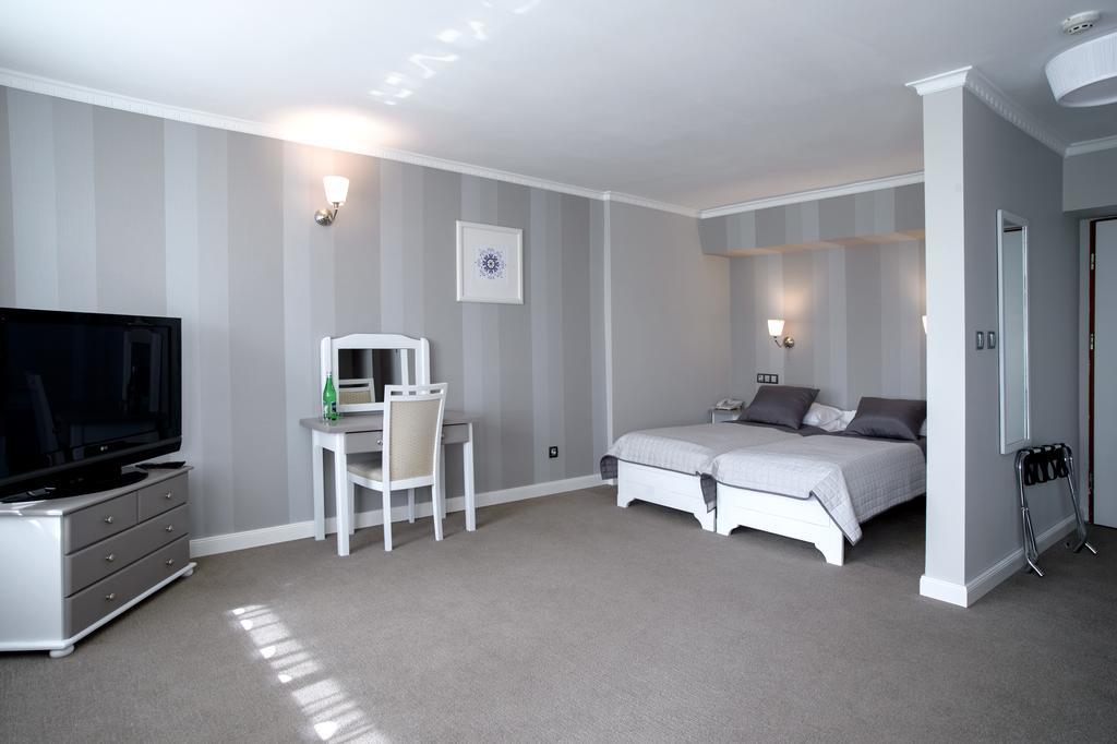 Hotel Niedzwiadek Wdzydze Kiszewskie Extérieur photo